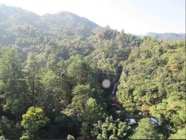 tirolina en nuestro ecoparque